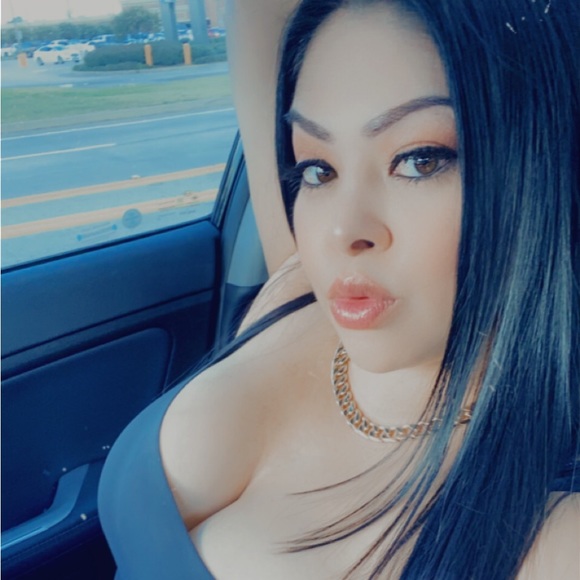 💟Meet your Posher, Victoria Zoey♓️ - Picture 2 of 4